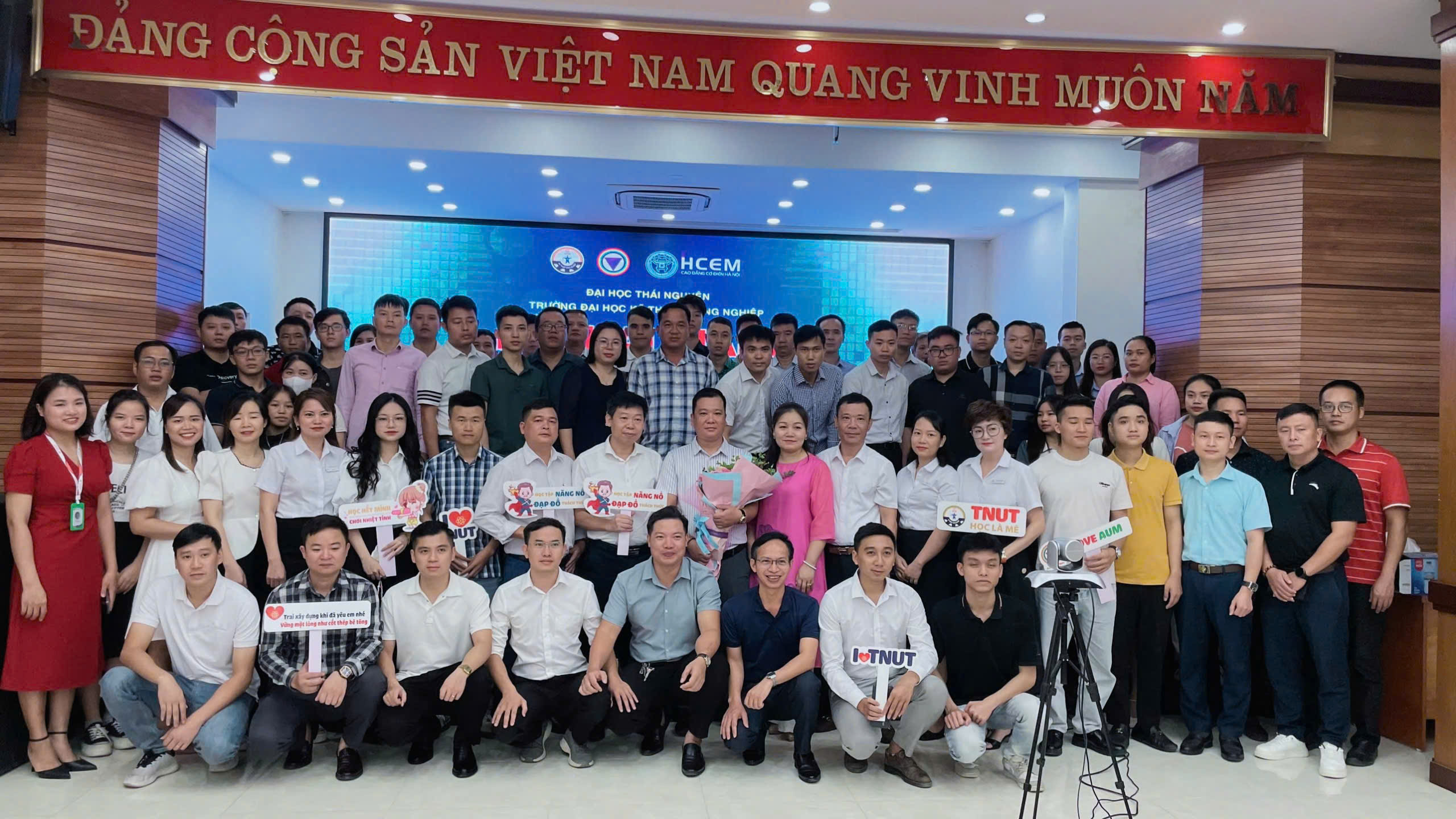 ĐÀO TẠO ĐẠI HỌC TỪ XA